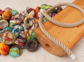 Ballschalen, Holzblock und Hanfseil